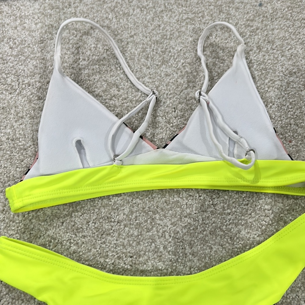 Bikini - Picture 3 of 3
